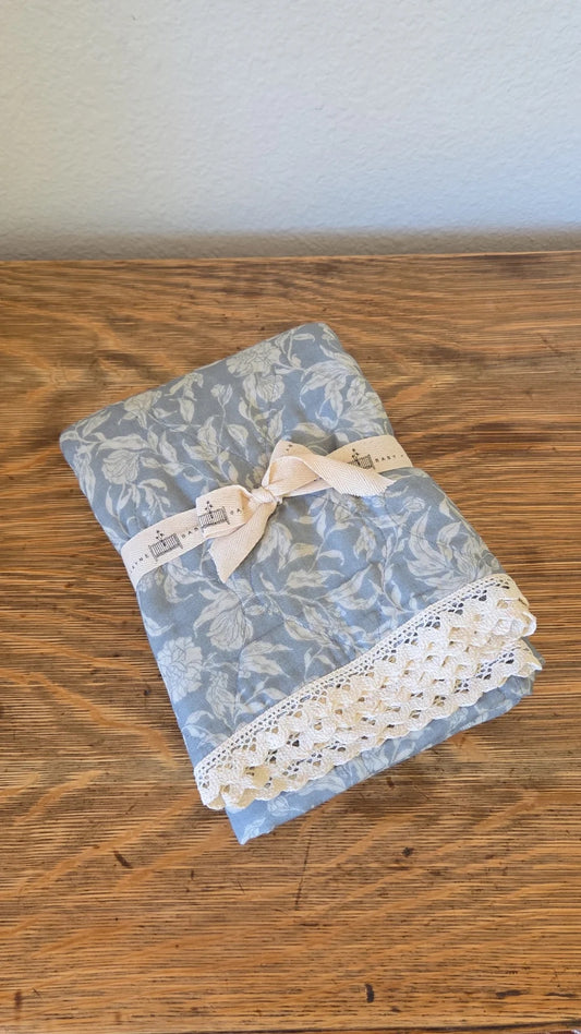 Della Blue Floral Quilted Gauze Blanket